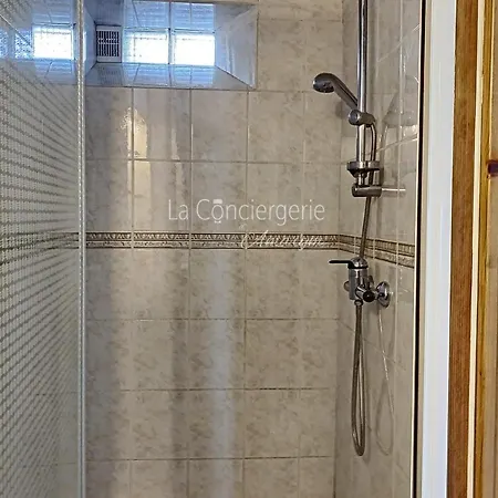 Am 57 - The Blue House